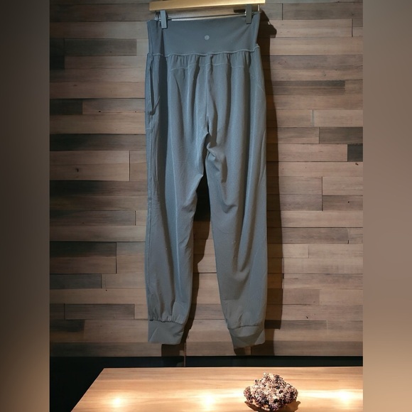 Athleta Black Cruise Jogger. Size MT. Excellent Condition. - Picture 6 of 10